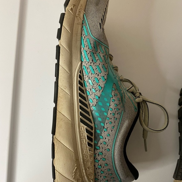 Brooks Women’s Adrenaline GTS 21 Sneaker in Grey/Teal Size 11 Width B - Picture 6 of 14